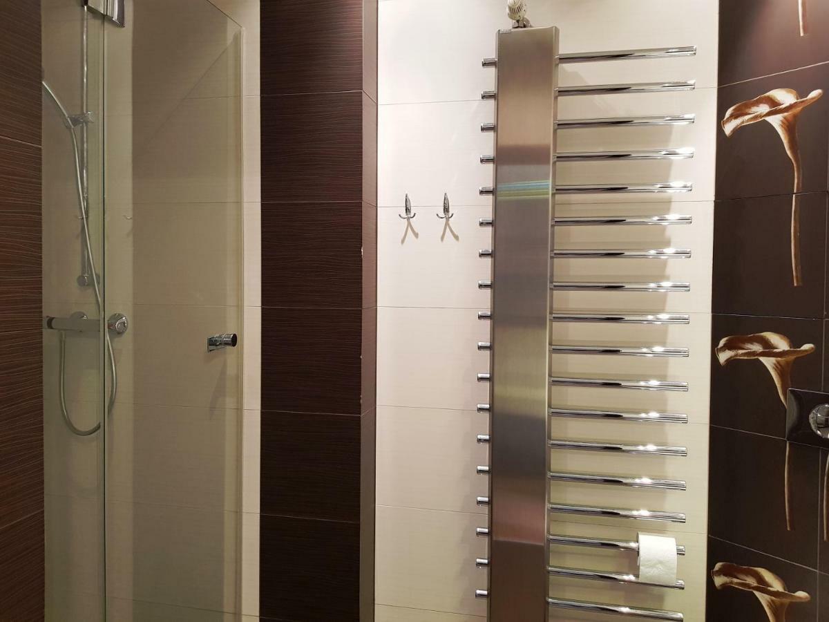 Apartament "Cleopatra 5" Przy Rynku Z Parkingiem, Faktury Vat Apartment Kielce Luaran gambar